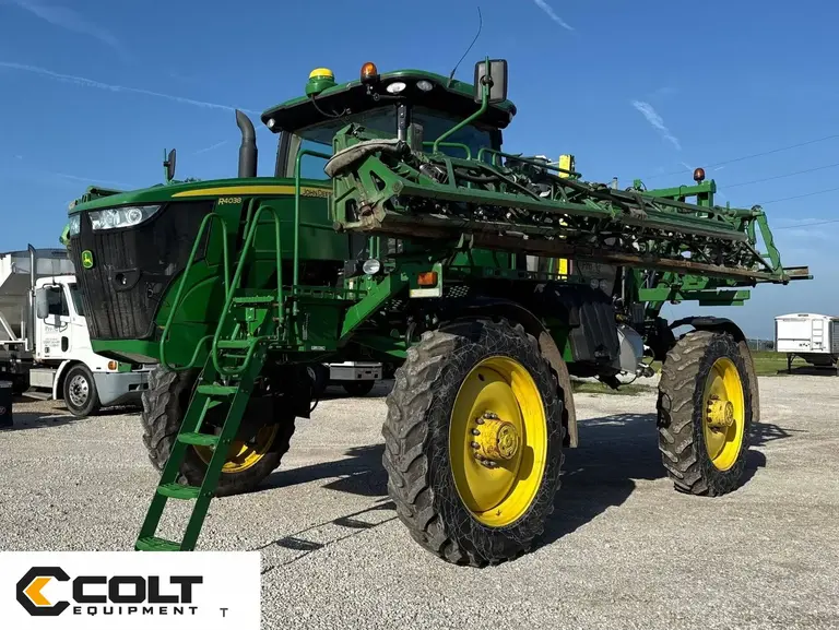 2014 John Deere R4038 sprayer — photo 1